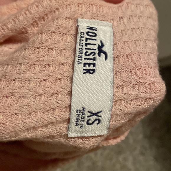 Hollister top!! Color blocked🛍  VGUC - Picture 2 of 2